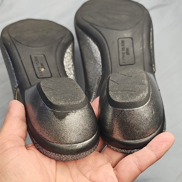 Anne Klein Metallic Slingback Heels with Floral Accent Size 10M - Picture 7 of 9